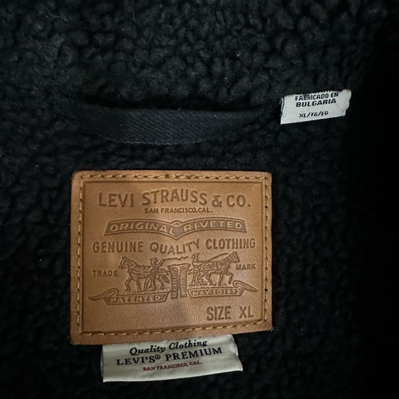 Levi’s Jean jacket - Picture 2 of 3